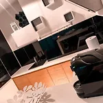 Apartament Solna 80 - centrum miasta z podziemnym garażem